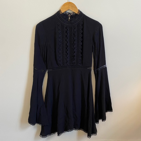 FOR LOVE AND LEMONS Willow Bell Sleeve Dress in Black - Picture 3 of 12